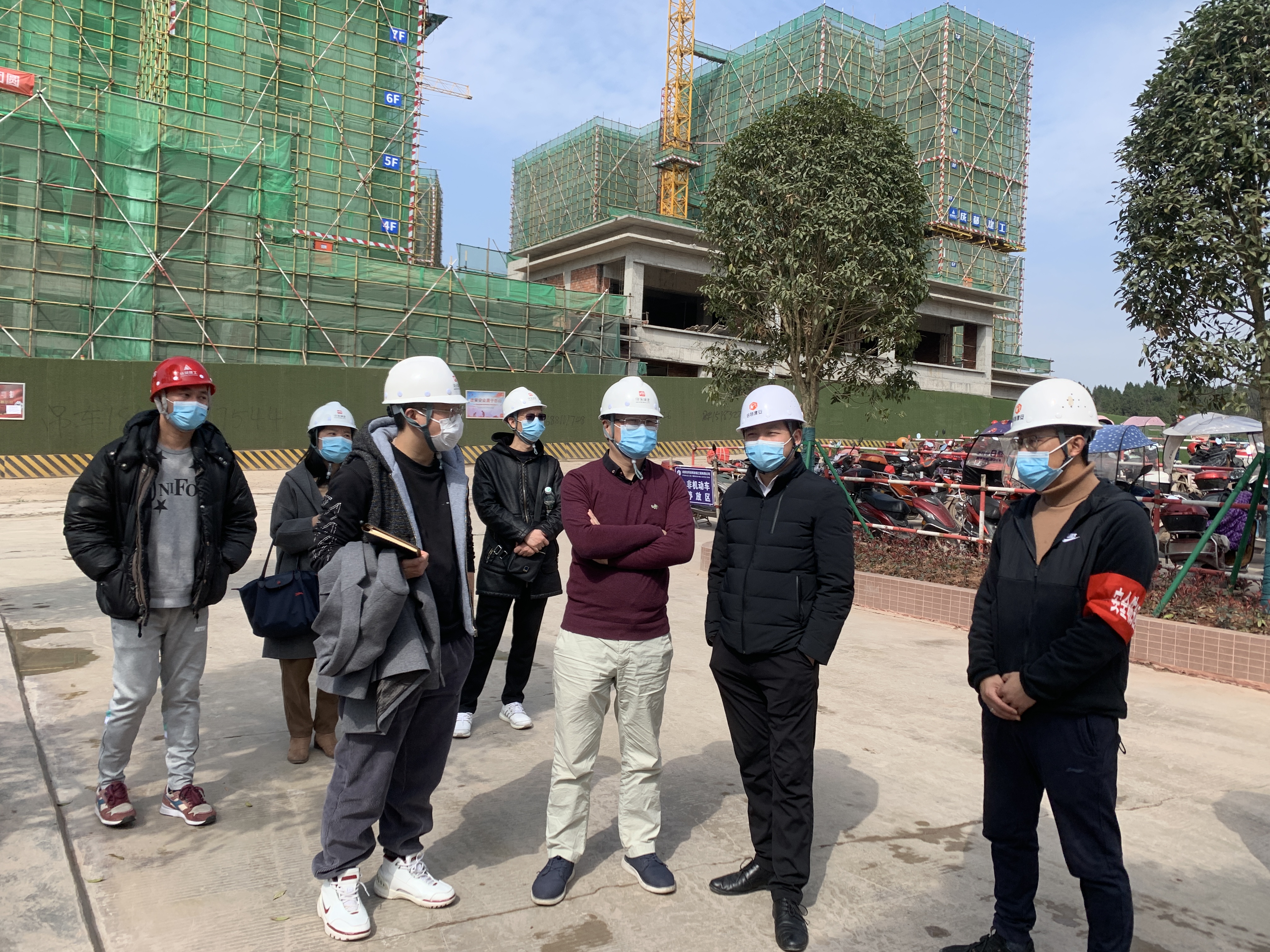 马德忠副总经理陪同东部新区副书记刘勇同志、降溪城建公司董事长胡红根同志一行，检查工程质量、安全等工作