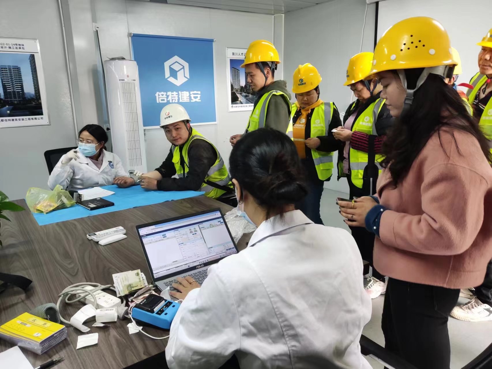 关爱农民工，体检暖人心 ——高投新显科服中心项目开展一线人员健康体检